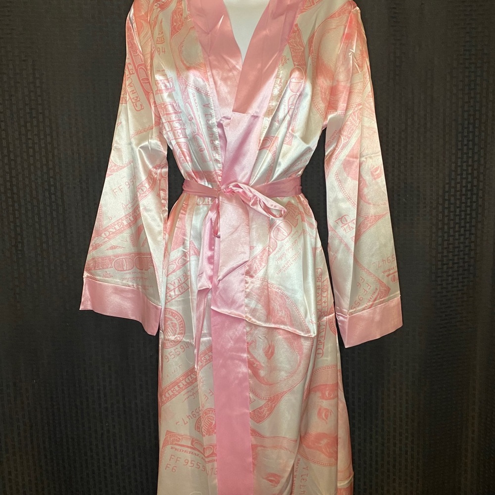 Lady Robe - Picture 2 of 3